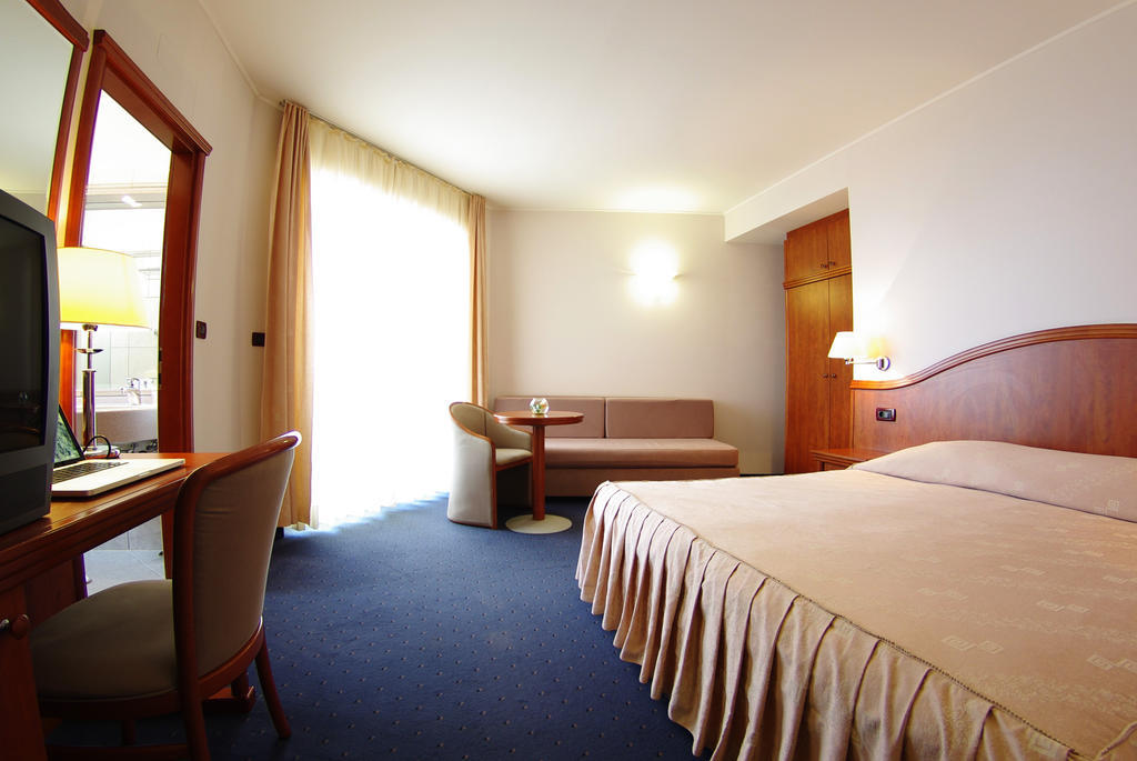 Twin Room with Balcony and Sea View,70028855:JPEG